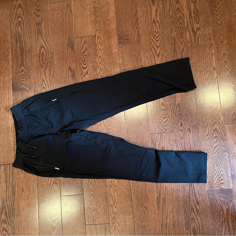 black lululemon men’s joggers!